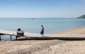 在海灘附近、釣魚