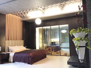 Premium bedding, down duvets, desk, blackout curtains