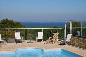 A heated pool - Villa With Sea View And Heated Pool (Roscoff)