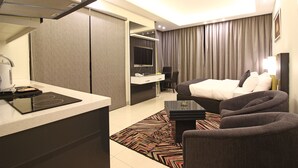 Deluxe Room, Sea View | In-room safe, desk, soundproofing, iron/ironing board (on request) - Palm Ville Suites (Beirut)