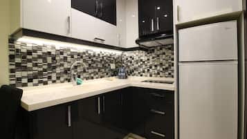 Junior Room, City View | Private kitchenette