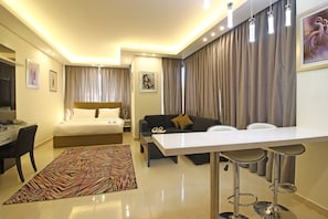 Premium Room, Sea View | In-room safe, desk, soundproofing, iron/ironing board - Palm Ville Suites (Beirut)