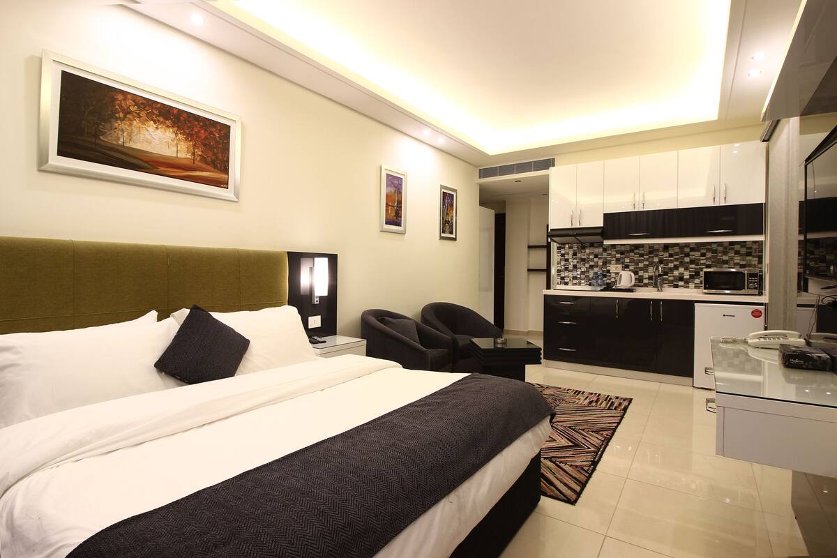 Deluxe Room, Sea View | In-room safe, desk, soundproofing, iron/ironing board (on request)