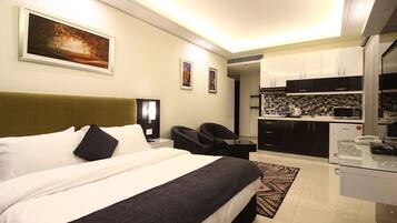 Phòng Deluxe, quang cảnh biển | Két bảo mật tại phòng, bàn, phòng cách âm, bàn ủi/dụng cụ ủi quần áo