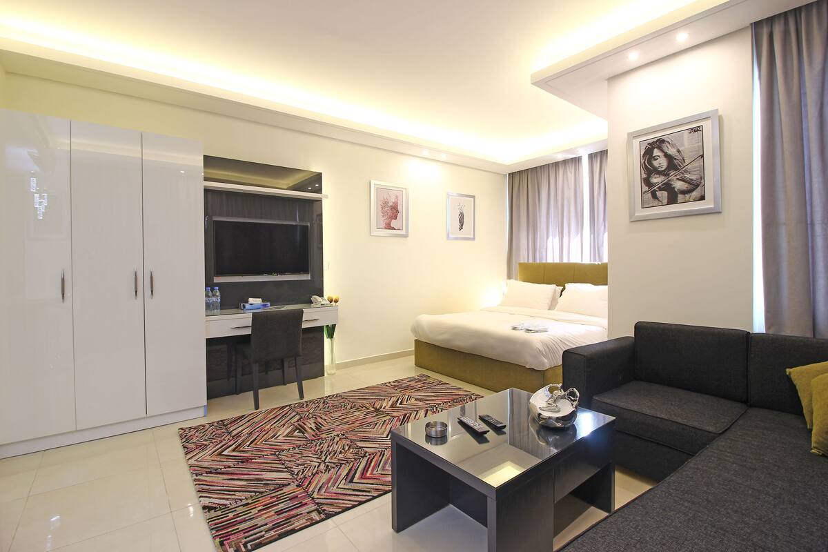 Premium Room, Sea View | Living area | 40-inch LED TV with satellite channels, TV