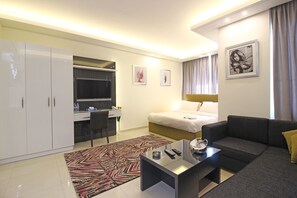 Premium Room, Sea View | Living area