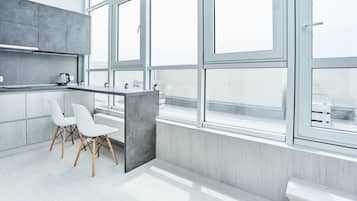 Full-sized fridge, microwave, stovetop, electric kettle