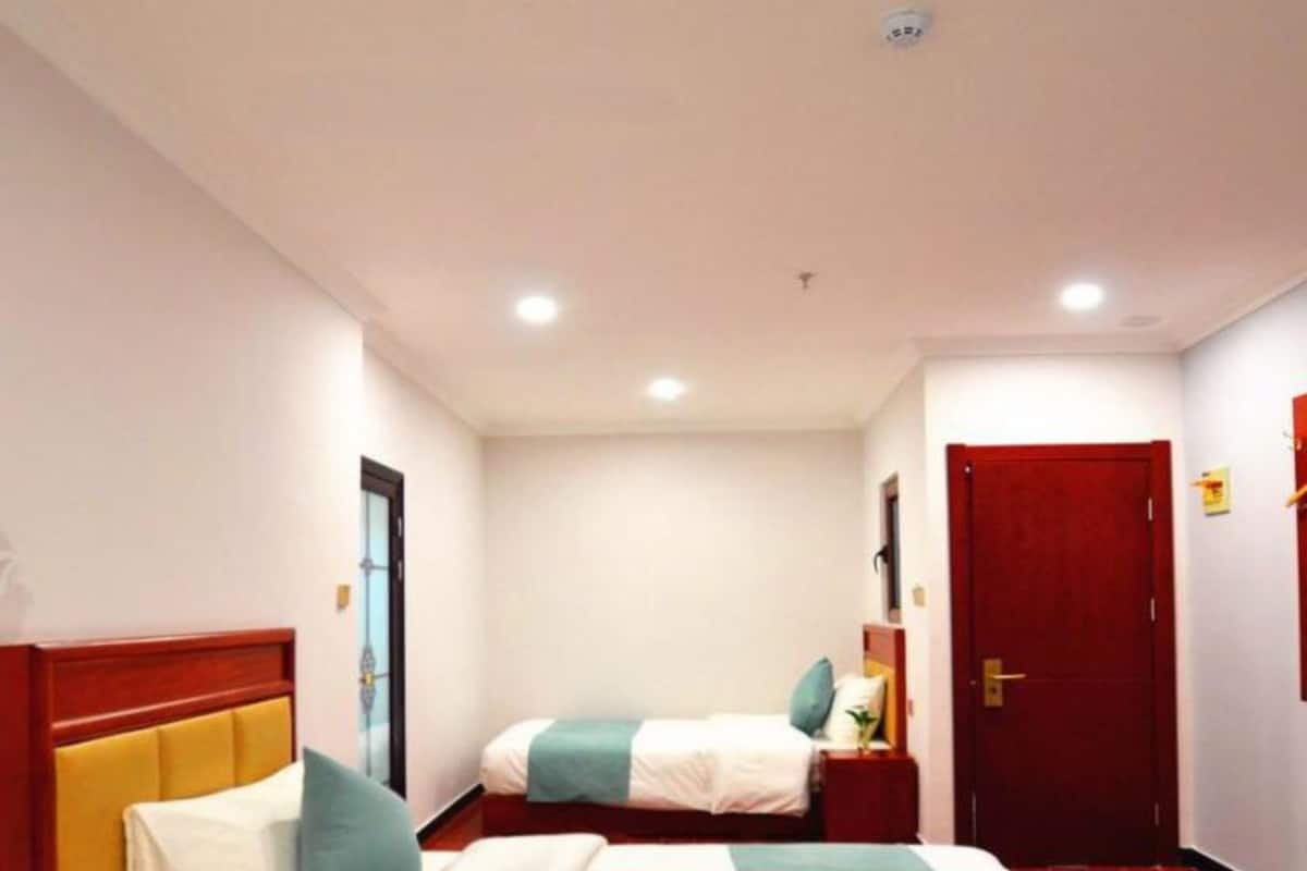 三人房 (Mainland Chinese Only仅限中国大陆客人) | 遮光窗帘、免费 WiFi、床单
