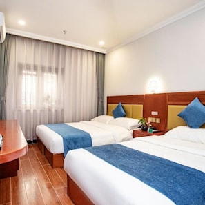 Blackout drapes, free WiFi, bed sheets - Vyluk J Hotel Beijing Qianmen (Beijing)