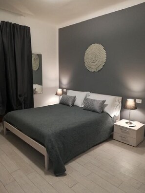 Minibar, bureau, lits bébé (gratuits), lits pliants/supplémentaires