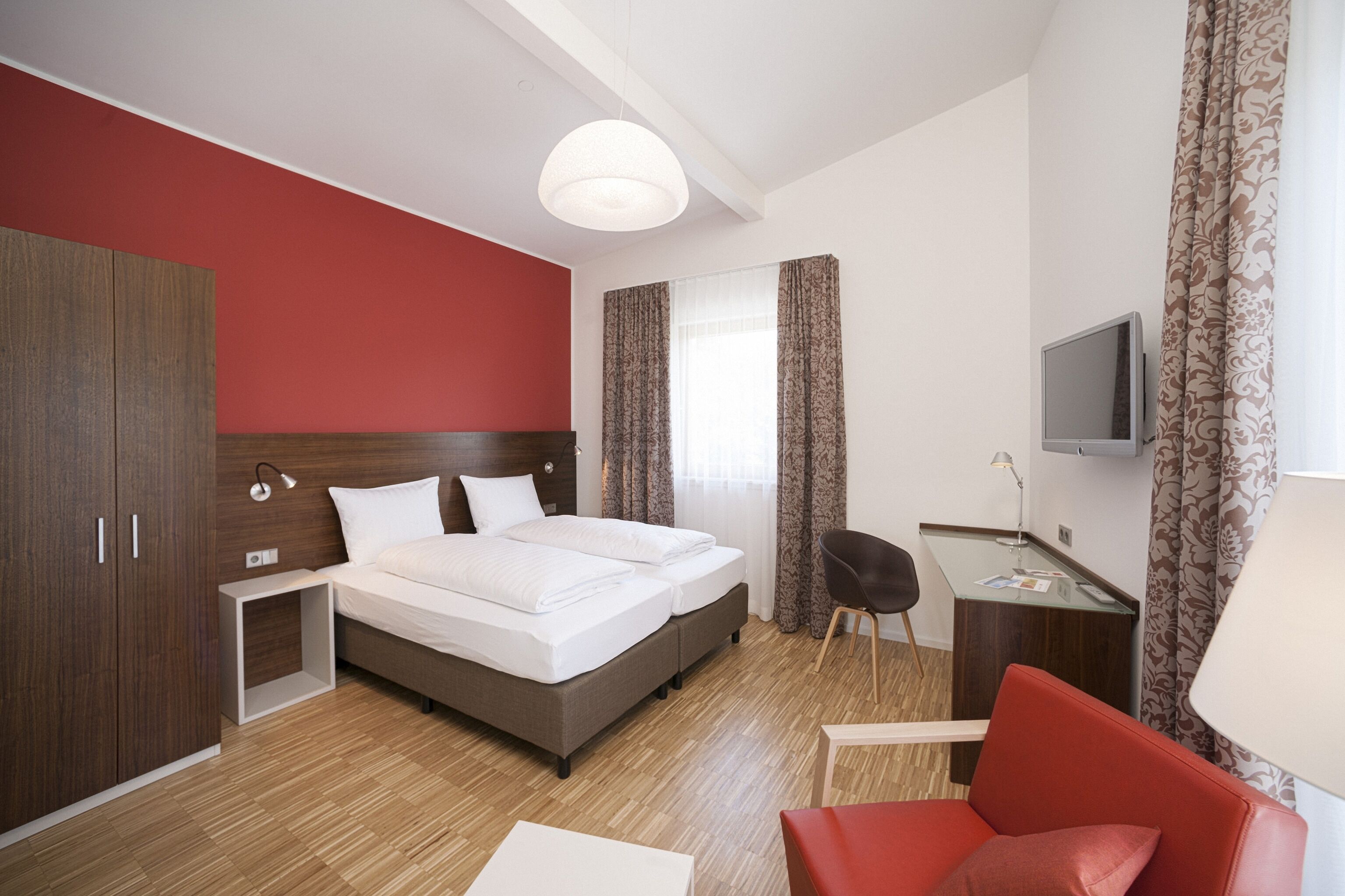 untersee double room comfort | hypo-allergenic bedding, desk, laptop workspace, blackout curtains