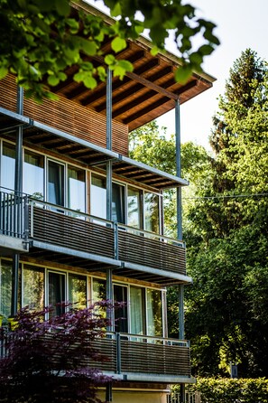 A multi-story building with balconies and large windows, surrounded by greenery. - Hotel und Gasthaus Seehörnle (Gaienhofen)