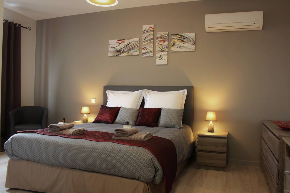 Double Room, Courtyard View | Iron/ironing board (on request), rollaway beds (surcharge), WiFi (free)