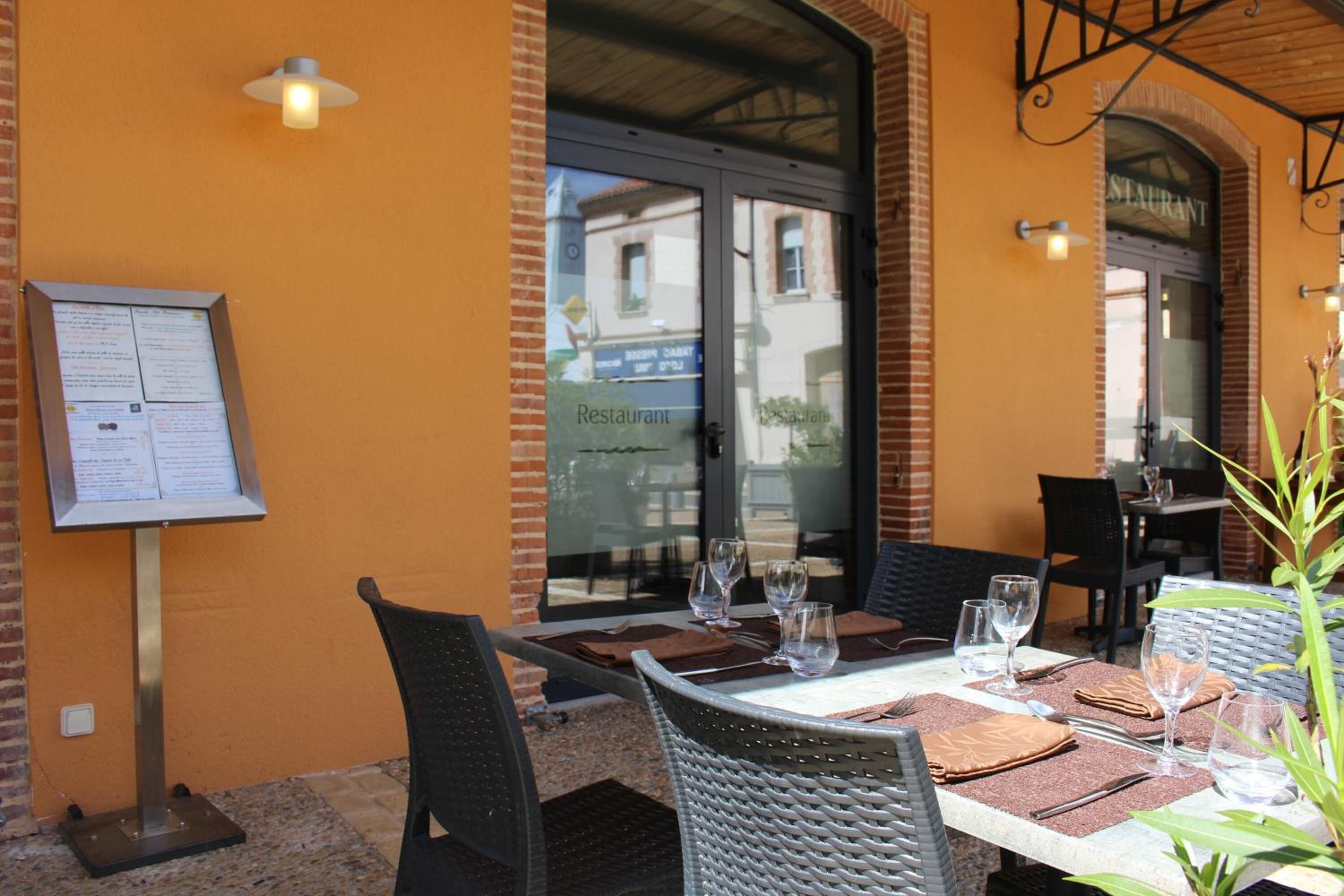 Breakfast, lunch, dinner served; French cuisine 