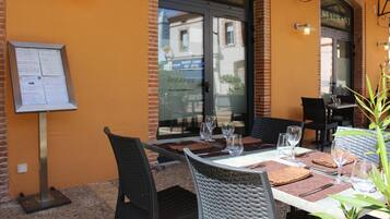 Breakfast, lunch, dinner served; French cuisine