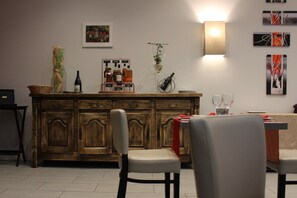 Breakfast, lunch, dinner served; French cuisine  - Le Vic de Lomagne (Lavit)