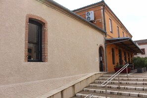 Property entrance - Le Vic de Lomagne (Lavit)