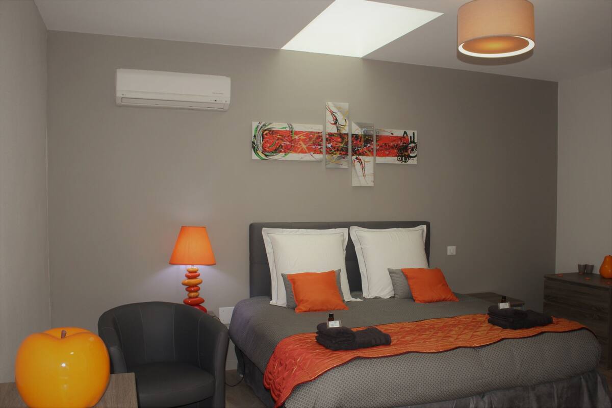 Twin Room (Orange) | Iron/ironing board (on request), rollaway beds (surcharge), WiFi (free)