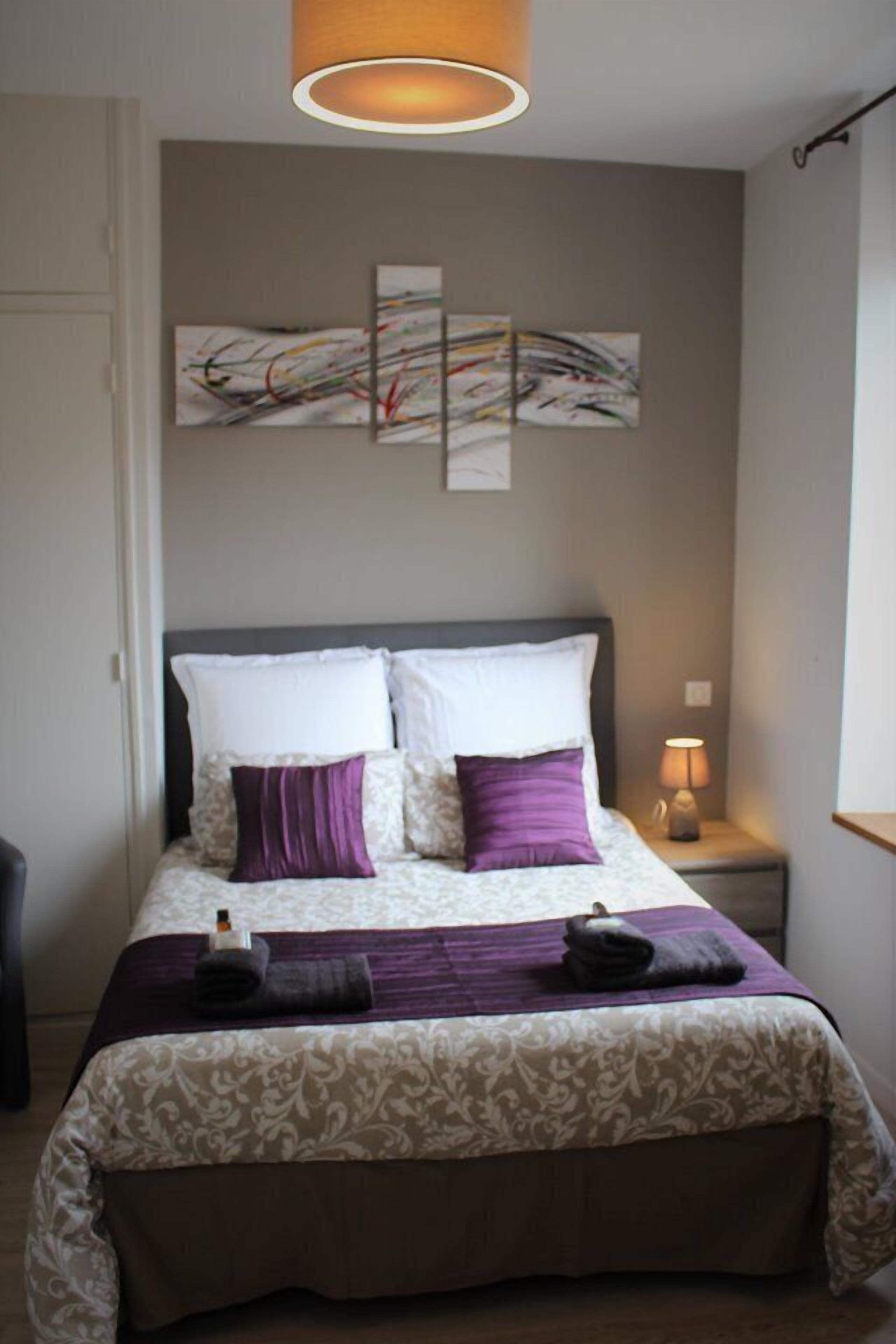 Double Room (Violette) | Individually decorated, individually furnished, iron/ironing board