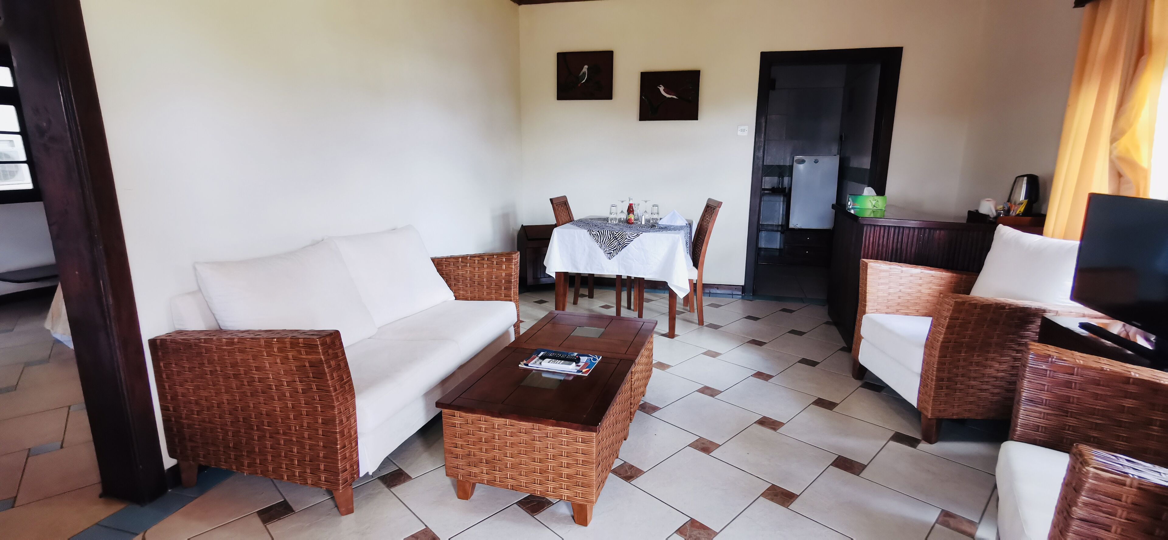 junior suite | living area | flat-screen tv