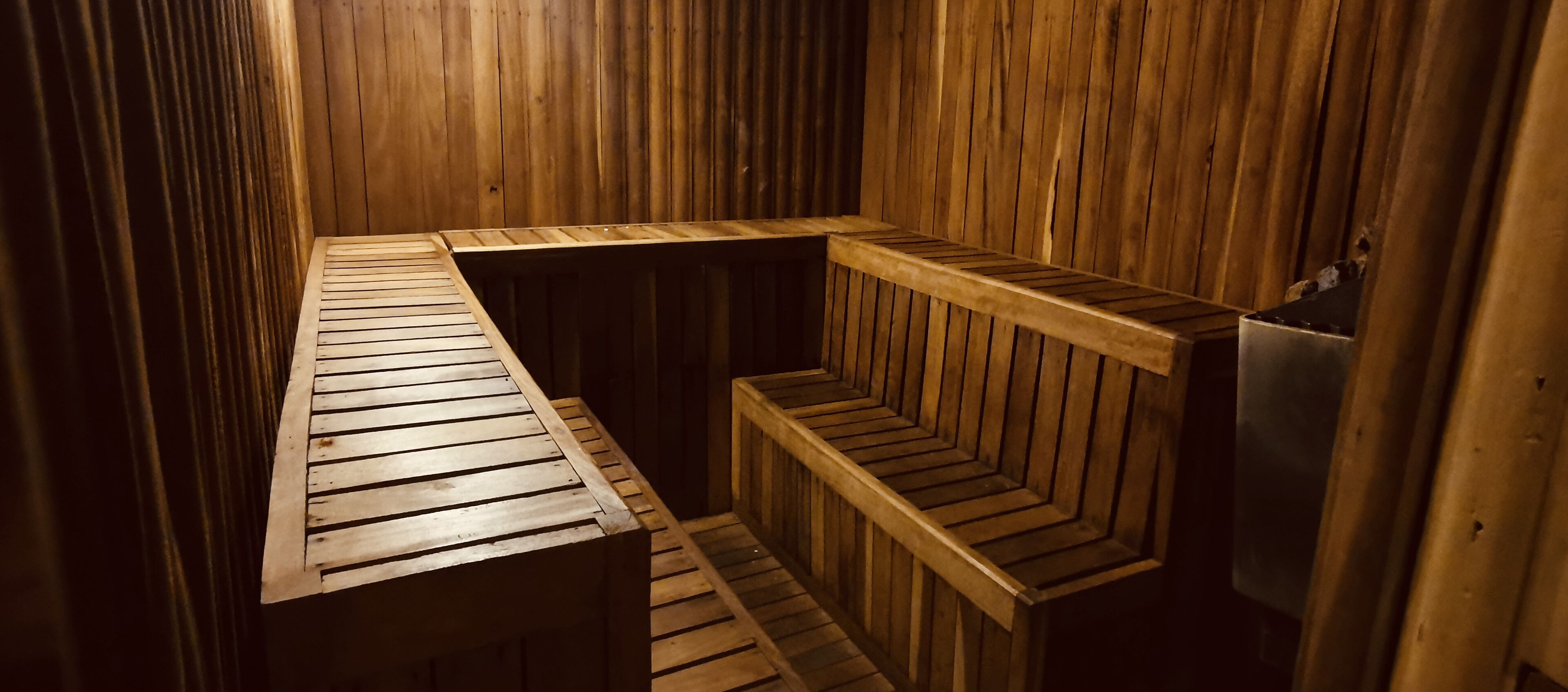 couples treatment room(s), deep-tissue massages, swedish massages