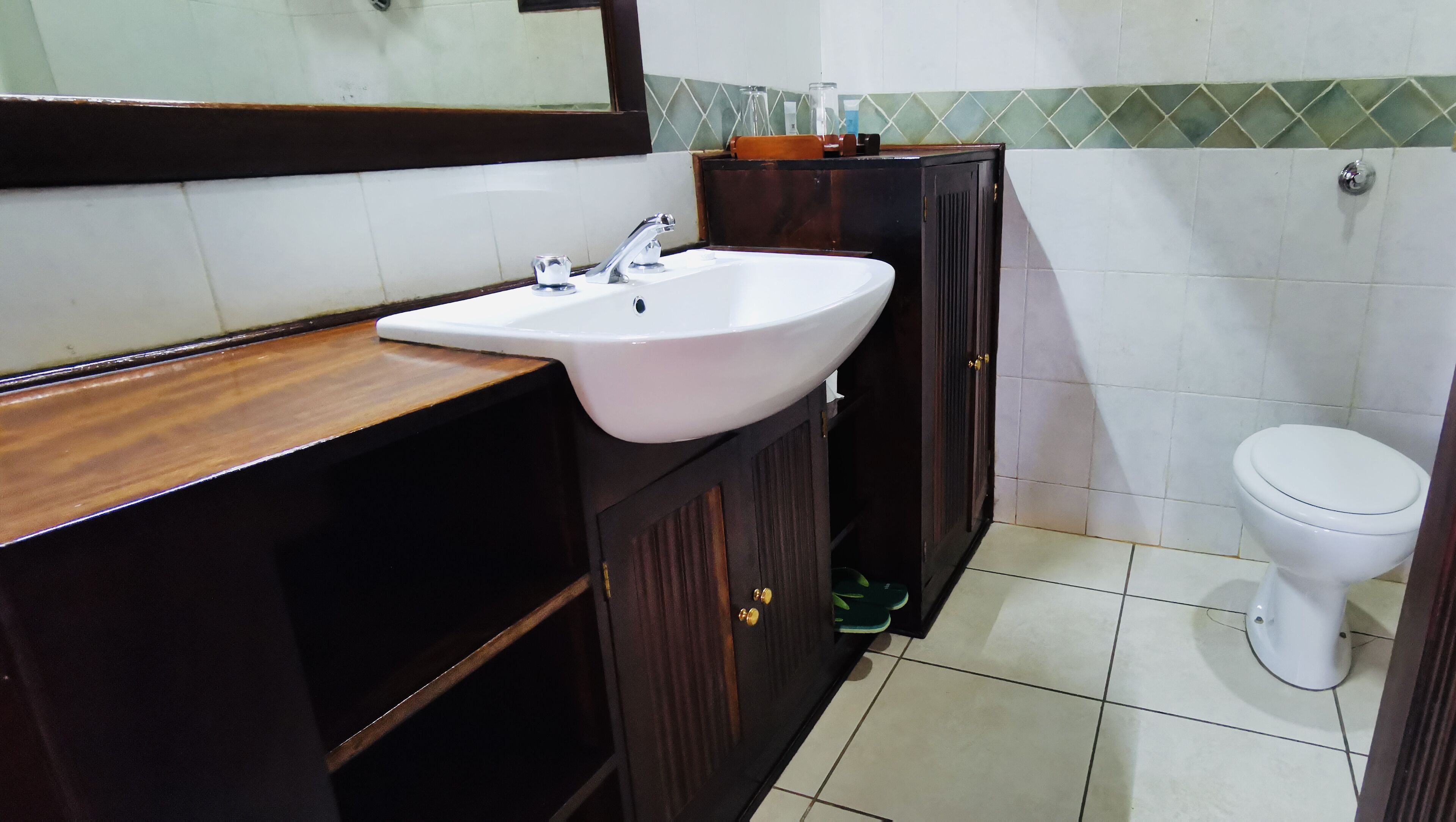 shower, free toiletries, hair dryer, slippers