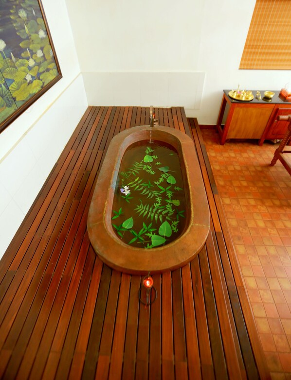 Indoor spa tub - Prana Ayurvedic Centre (Aluva)