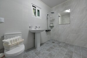 101, 102 Or 103 | Salle de bain