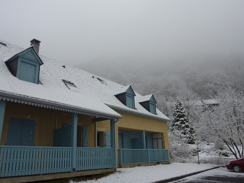 RENTAL NEW CHALET CAUTERETS 3 P 5 PEOPLE TOWN CENTER PARKING TERRACE 