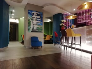 Serves brunch and happy hour - 73 Boutique Hotel   (Como)