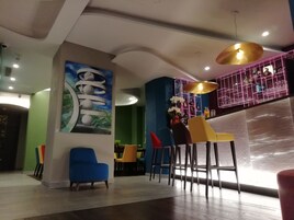 供应早午餐和欢乐时光优惠