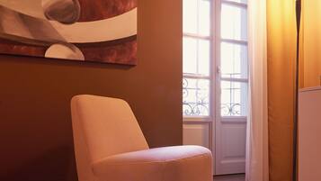 Camera Deluxe | 1 camera, minibar, una cassaforte in camera, con stile personalizzato