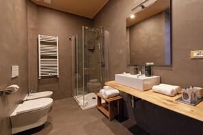 Shower, rainfall showerhead, free toiletries, hair dryer - 73 Boutique Hotel   (Como)