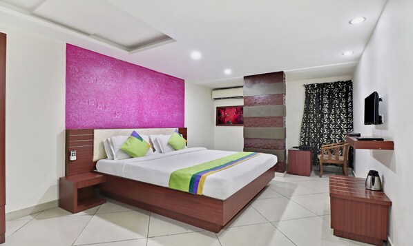 Iron/ironing board, free WiFi, bed sheets