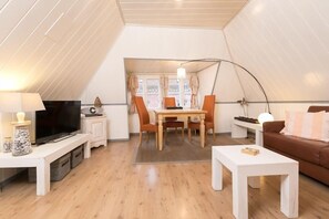 Apartment | Essbereich im Zimmer