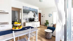 Apartemen, 2 kamar tidur | Makan di kamar