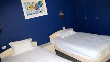 3 bedrooms, iron/ironing board, free WiFi, bed sheets