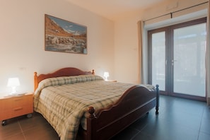 Free cots/infant beds, free WiFi, bed sheets