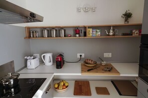 Apartemen, 2 kamar tidur | Dapur pribadi | Lemari es besar, oven, kompor, dan mesin espresso