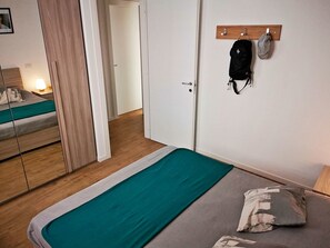 Apartamento, 2 quartos | 2 quartos, quartos à prova de som, ferros/tábuas de passar roupa