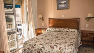 Chambre Double ou avec lits jumeaux, salle de bains privée | Wi-Fi gratuit, draps fournis