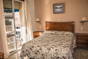 Double or Twin Room, Private Bathroom | Free WiFi, bed sheets - Hostal La Palma (El Puerto de Santa Maria)