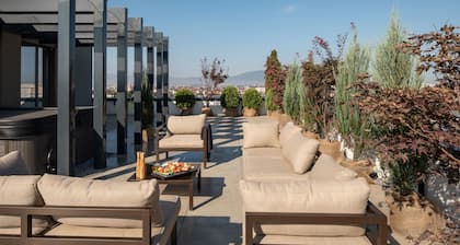 Kanopian Penthouse Hotel