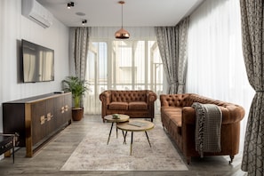 Grand Suite, Mountain View | Living room