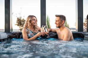 Penthouse, 3 Bedrooms, Hot Tub | Private spa tub