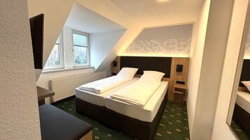 Neljän hengen perhehuone | Tallelokero huoneessa, äänieristys, ilmainen Wi-Fi