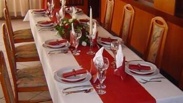 Mittagessen und Abendessen, regionale Küche