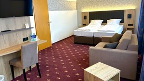 ห้องคอมฟอร์ท | บริเวณนั่งเล่น | ทีวีจอแบน