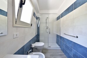 Apartment, 1 Bedroom | Bathroom | Shower, bidet, towels - Casa Cala Sisine (Baunei)