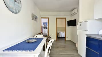 Apartamento, 1 quarto | Opções para refeição no quarto